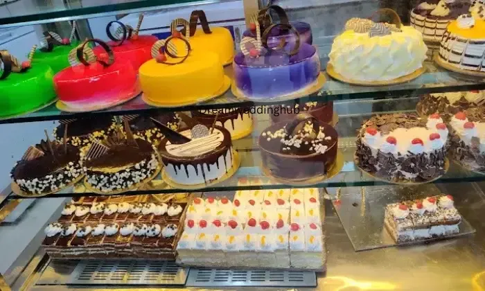 Puffz N Piez Bakers