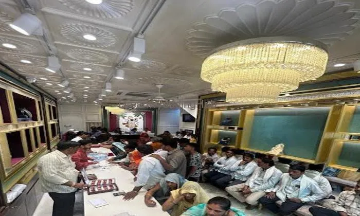 R B & Sons - Gold Jewellery Showrooms In Burhanpur