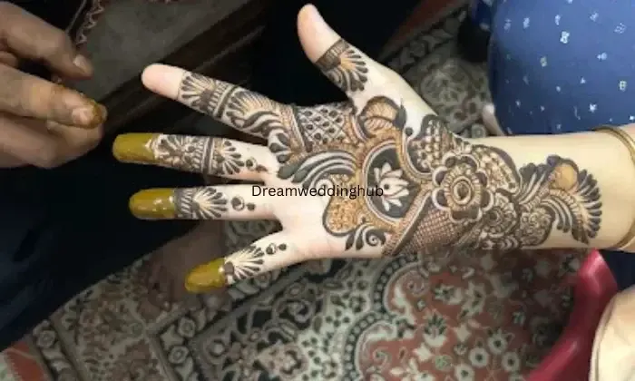 R K Mehandi Artist Raipur