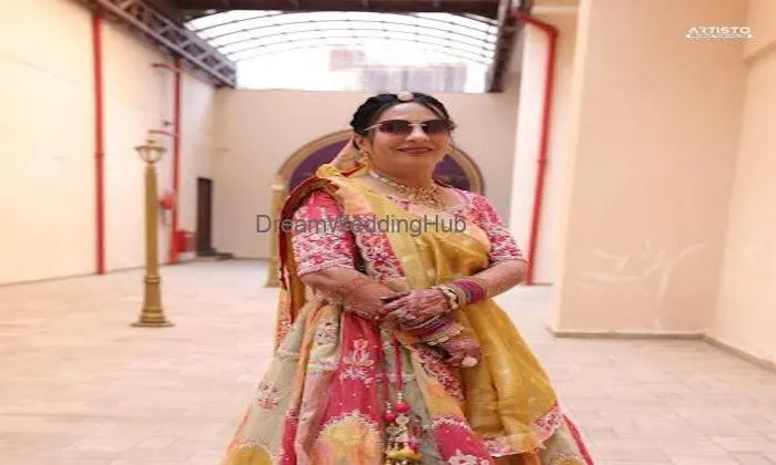 Raanu Sarees Raanu Sarees