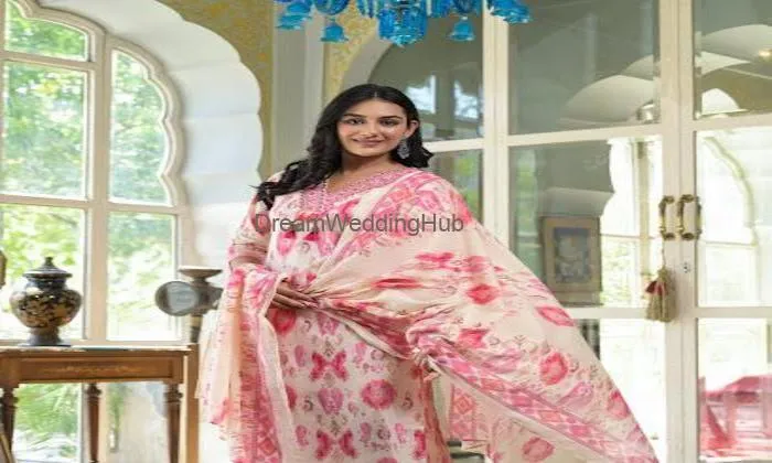 Radhe Radhe Collection/best Collection Kurtis And Suits& Party Wear Dress