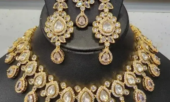Ravindra Gold Covering Ravindra Gold Covering