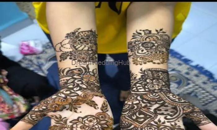 Reshmi Mehendi Art