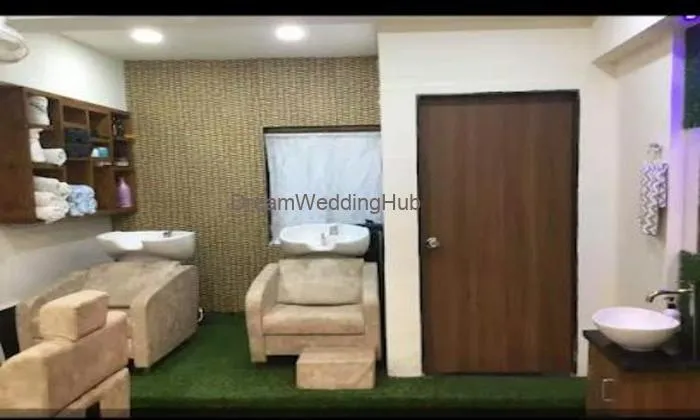 Rich Feel Beauty - Hair | Makeup | Beauty Parlour Academy | Salon In Vapi
