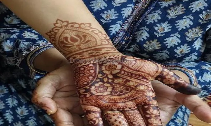 Rinku Mehendi Artist Kochin Rinku Mehendi Artist Kochin