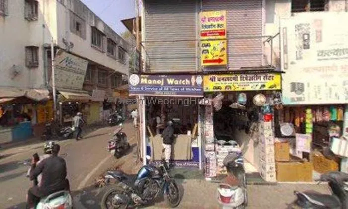 Ritu Makeoverss An Academy