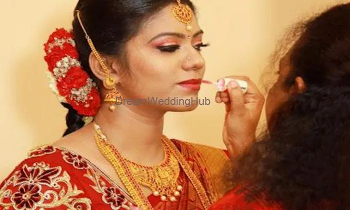 Riya Ladies Beauty Parlour