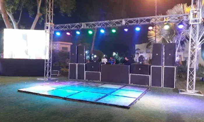 Rocking Dj And Cooling System 
