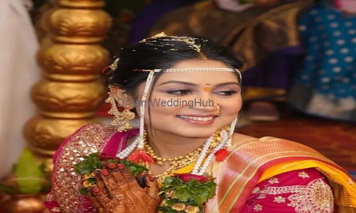 Roshni Makeup - Hair Artist & Academy