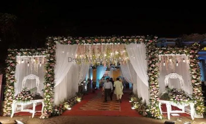 Rr Tent & Light House