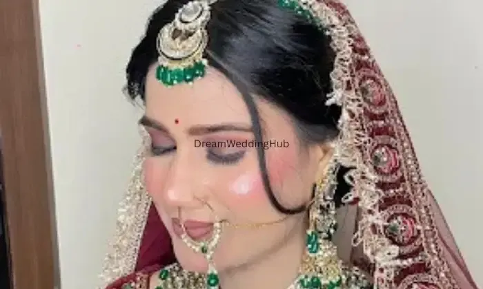 S World Makeover Unisex Salon