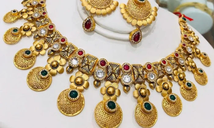 Sakshi Collection
