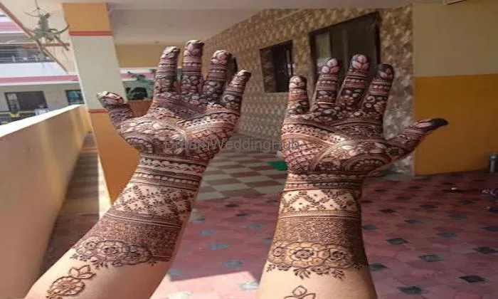 Sakshi Mehendi Artist