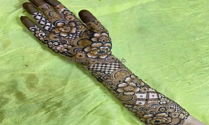 Sana Beauty Parlour & Mehndi Classes