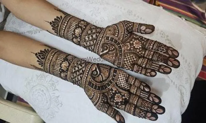 Sana Mehndi Artist
