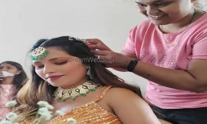 Sarita's Makeover & Academy..international Makeup Artist / Prof Beautician / Nail/ Tattoo Artist.