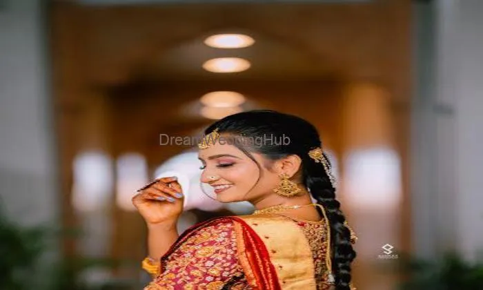 Seema Dhoke Makeup Artist
