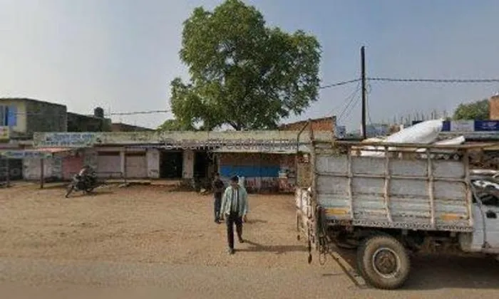 Shahrukh And A Centre