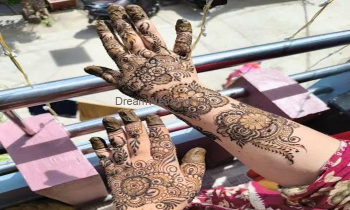 Shaziya Mehandi Artist
