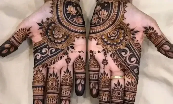 Shivi Mehndi Artist