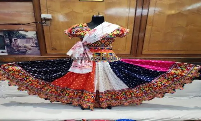 Shree Ji Ladies Wear - Saree Wholesaler And Retailer In Dungarpur