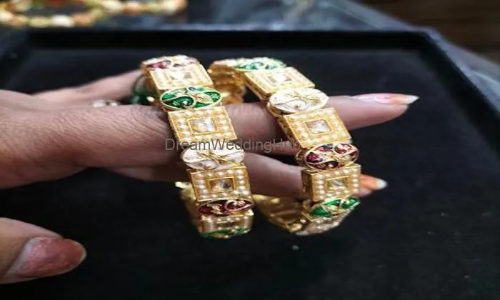 Shri Hari Collection
