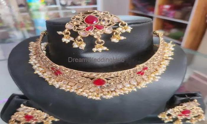 Shri Laxmi Ladies Emporium And Seasonal Shop