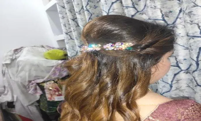 Shringar Beauty Parlour (the 6teen Adornment)