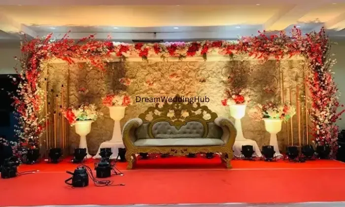 Silver Lawn And Banquet