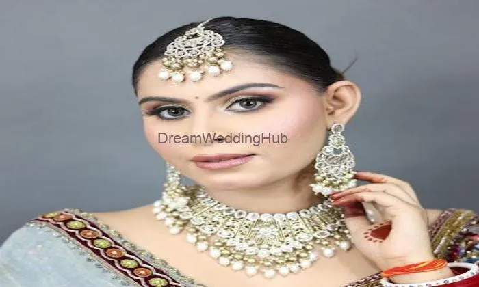 Simran's Makeover Salon And Academy