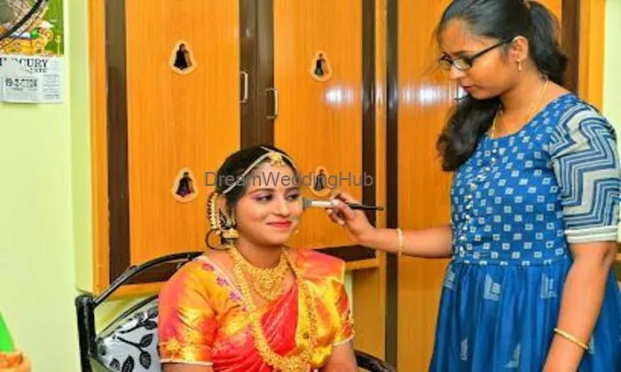 Sowmi's Beauty Parlour And Bridal Makeup Sowmi's Beauty Parlour And Bridal Makeup