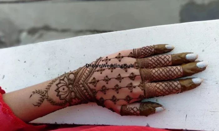 Special Mehandi Artist