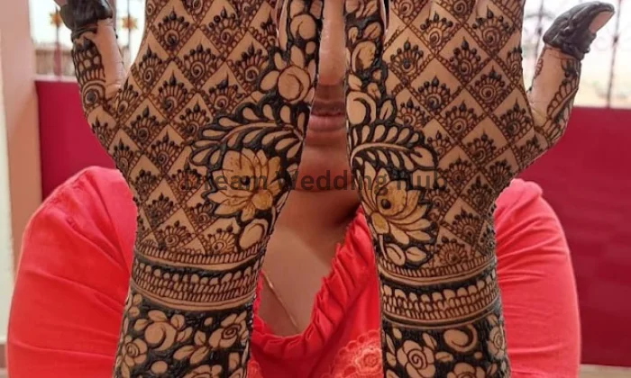 Srees Mehndi Artist
