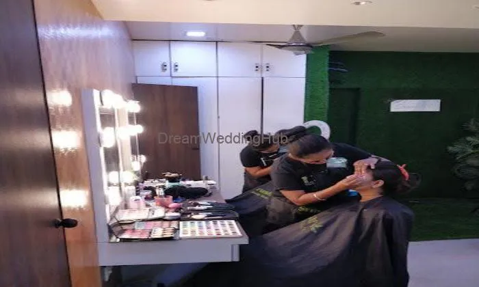 Srushti Beauty Aesthetic & Beauty Treaning Institute