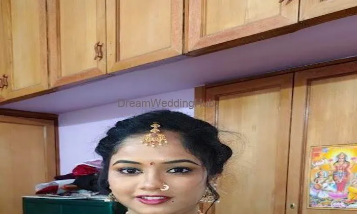 Srushti Beauty Parlour Make Up Artist And Nail Artist