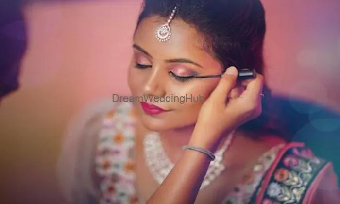 Suchi's Beauty Parlor & Makeup Studio