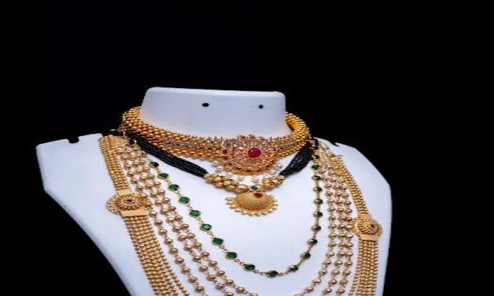 Swakala Imitation Jewellery And Sarees