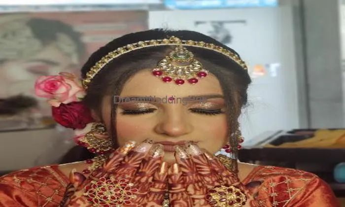 Tanishq Makeup Studio & Academy