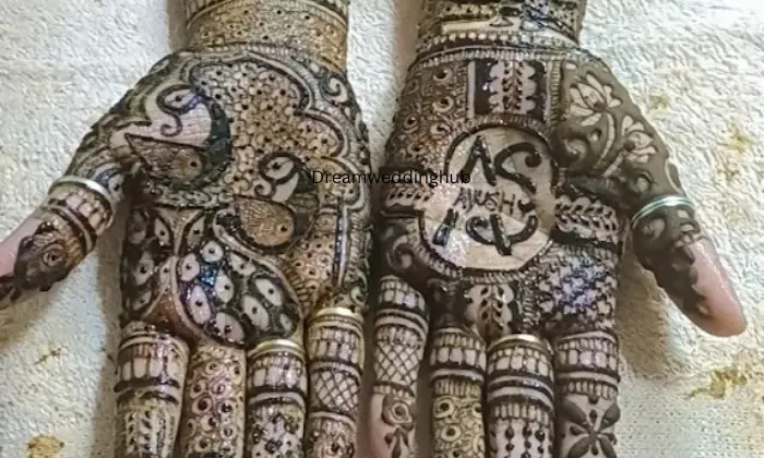 Tashu Mehandi Designer