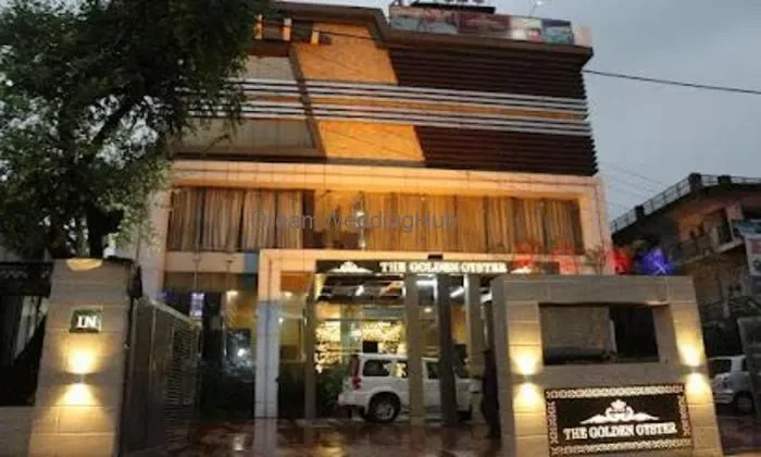 The Golden Oyster Hotel & Bar