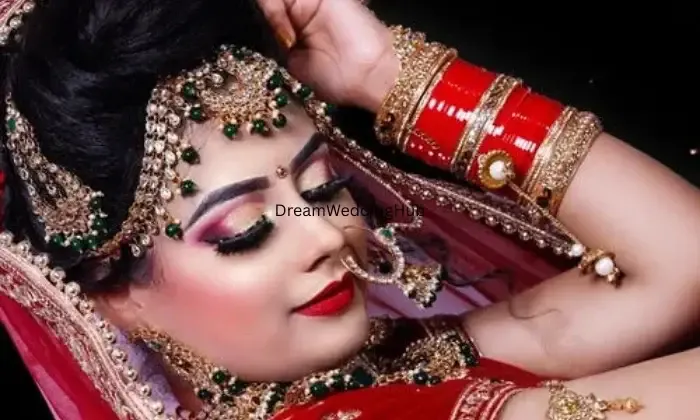 The Looks Makeovers Unisex Salon