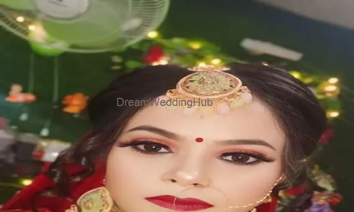 The Makeup World (beauty Parlour)