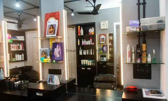The Venisiya Salon