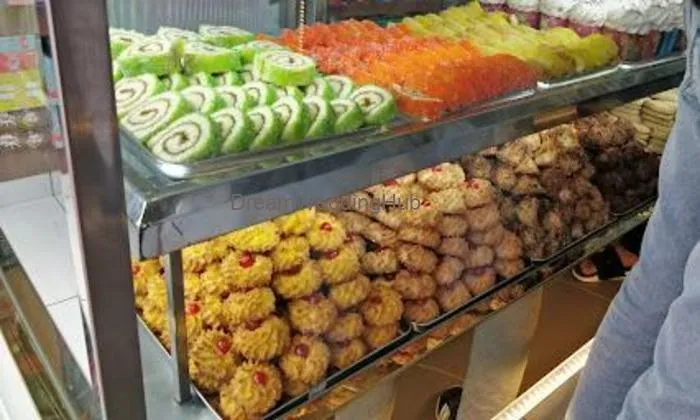 Topz Bakes & Restaurant