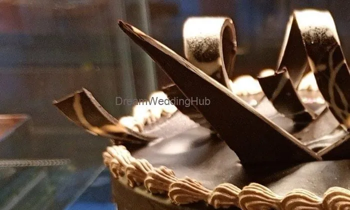 Trilicious Cakes & Desserts