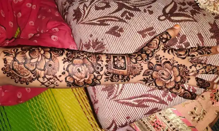 Tuba Mehndi Artist