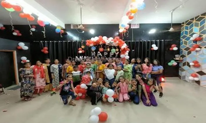 Uk17 Dance Studio