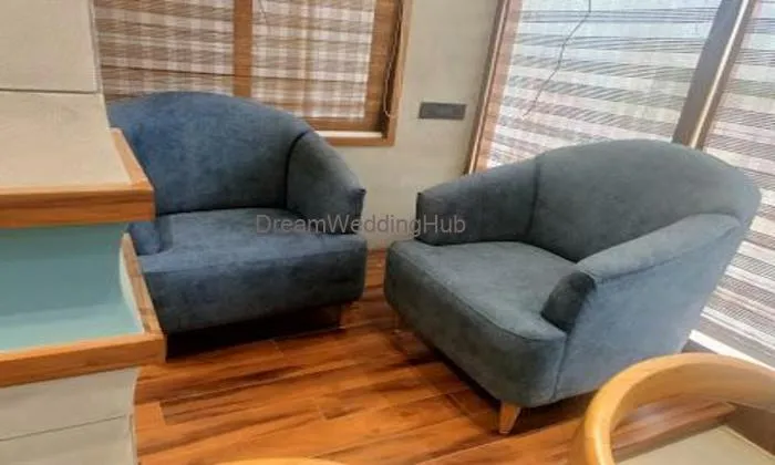 Uma Furniture