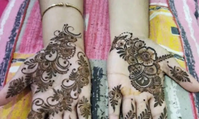 Unique Mehandi Art