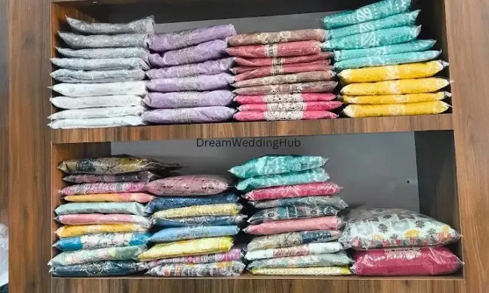 Valli Boutiques